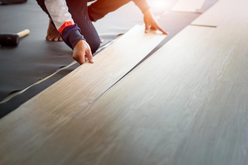 Installation de plancher PVC