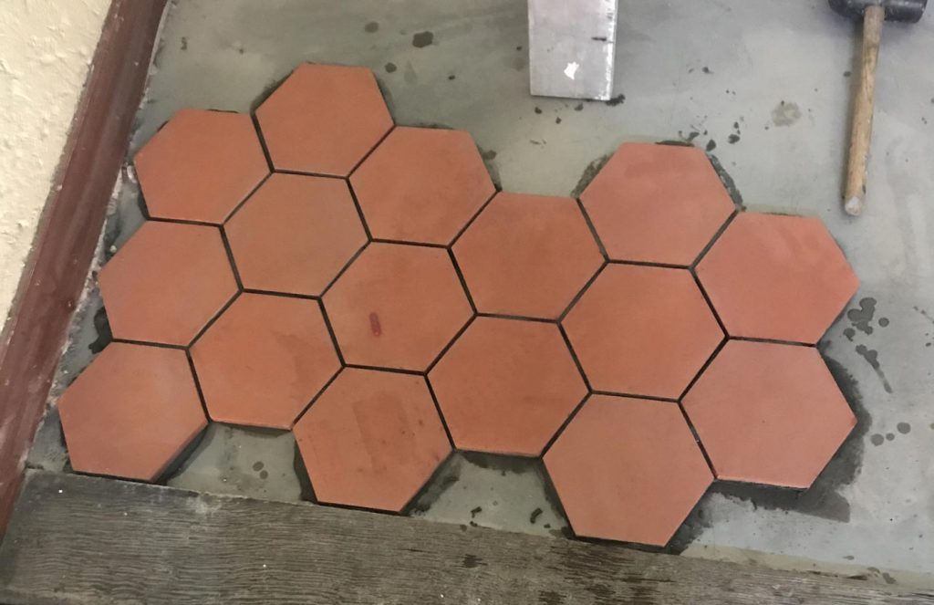 pose de carrelage en hexagone